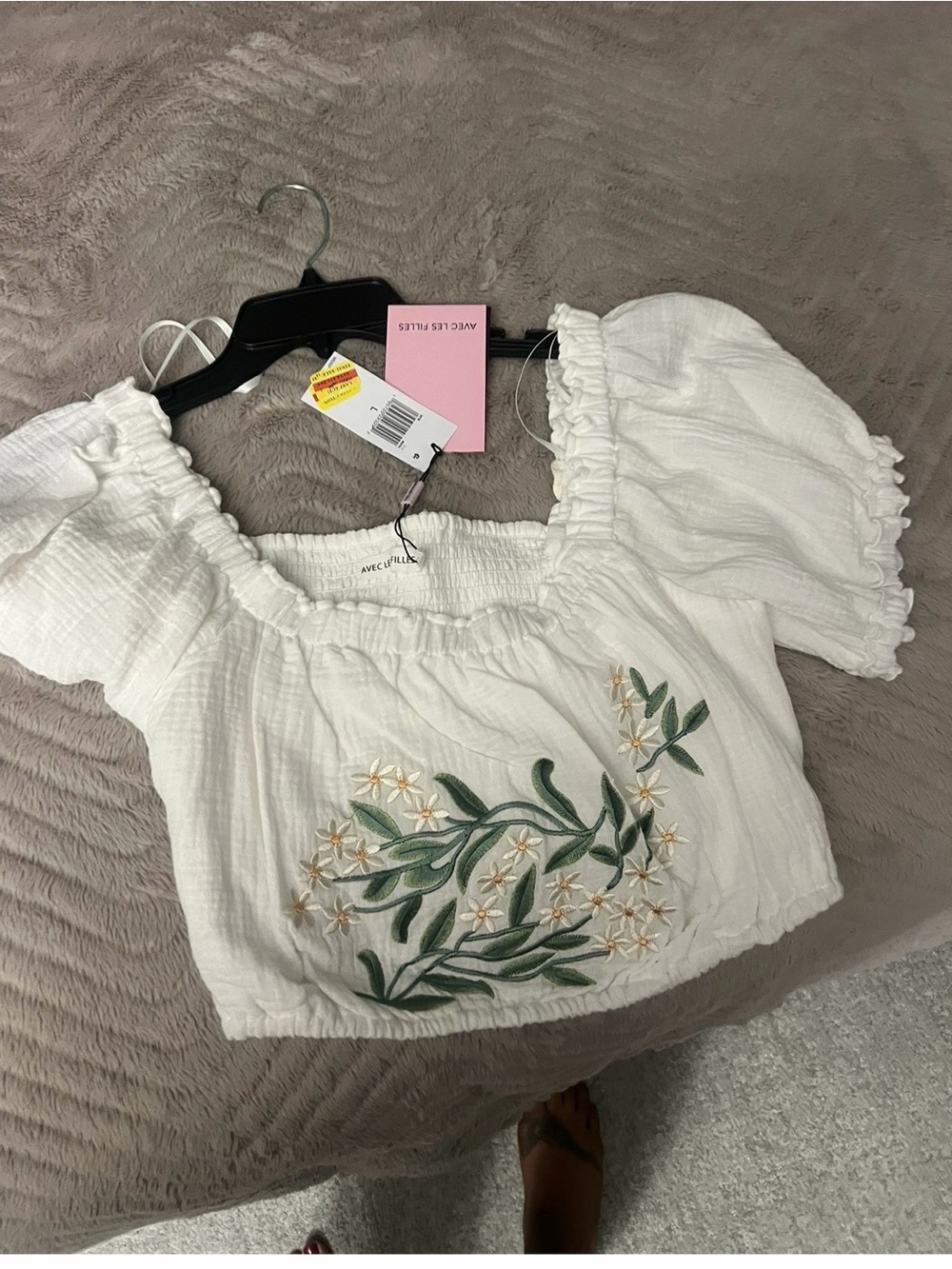 Avec Les Filles White Embroidered Puff Sleeve Crop Top